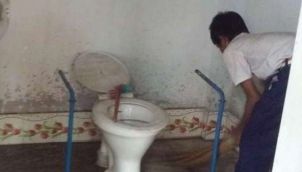 ஸ்டுடென்ட்ஸ பாத்ரூம் கழுவ விடறாங்க | Students'eh Bathroom Kaluva Vidranga