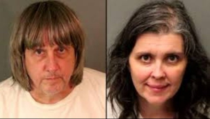 अपने ही 13 बच्चों को चेन और ताले से बांधकर रखा - Shackled siblings found in California home