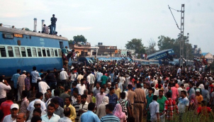 उत्तर प्रदेश में ट्रेन दुर्घटना में 23 मृत | At least 23 dead after Indian train derails in Uttar Pradesh