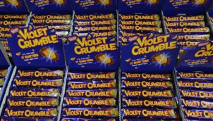 नेस्ले ने किटकैट और मिल्कीबार के लिए बेच दिया ये चाॅकलेट | Australia's iconic Violet Crumble chocolate back in local ownership