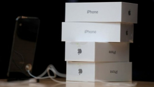 आईफ़ोन स्लो करने पर एप्पल ने मांगी माफ़ी | Apple investigated by France for planned obsolescence